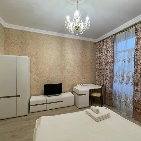 Apart, Komsomolskaya