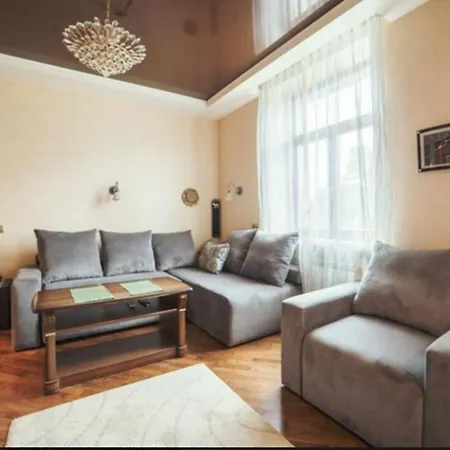 Apart, Komsomolskaya