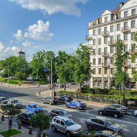 Apart, Komsomolskaya